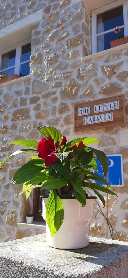 The Little Caravia Hotel Exterior foto